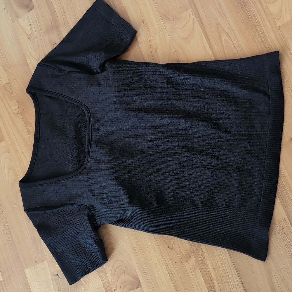 NWOT Lululemon Ebb to Street Short Sleeve Shirt 6 Black Heathered Ribbed